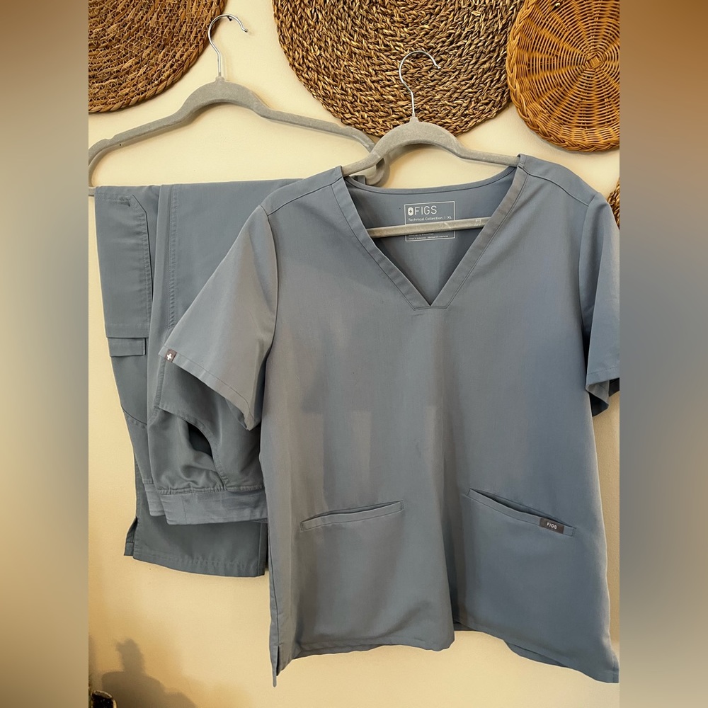 FIGS Scrub Set size XL top and XL/T pants